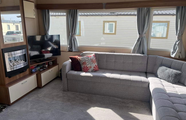3 Bed 8 Berth Caravan With Decking Free Wifi - Photo 6