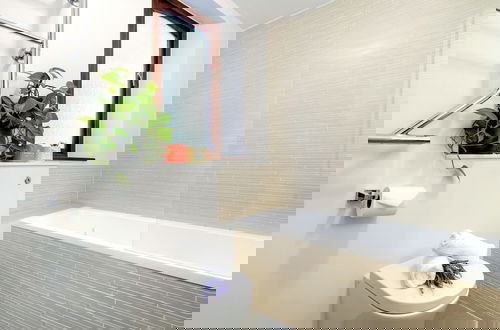Foto 19 - Bright and Modern Mayfair Apartment