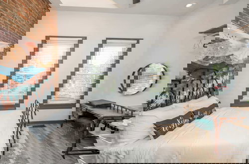 Foto 3 - Mansfield Modern Oasis