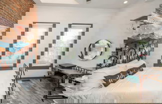 Foto 3 - Mansfield Modern Oasis