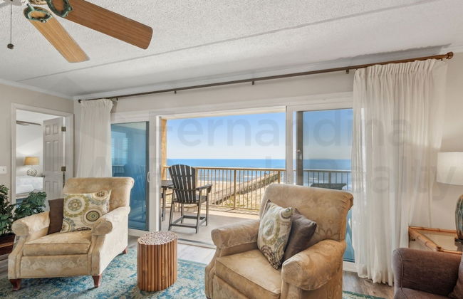 Upper Unit Condo Overlooking Both the Ocean Pier and Swimming Pool by RedAwning - Foto 17