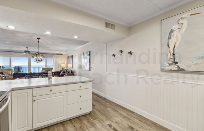 Upper Unit Condo Overlooking Both the Ocean Pier and Swimming Pool by RedAwning - Foto 32