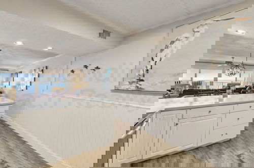 Foto 33 - Upper Unit Condo Overlooking Both the Ocean Pier and Swimming Pool by RedAwning