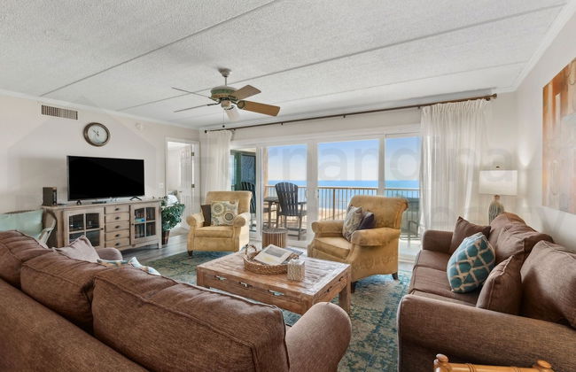 Upper Unit Condo Overlooking Both the Ocean Pier and Swimming Pool by RedAwning - Foto 14