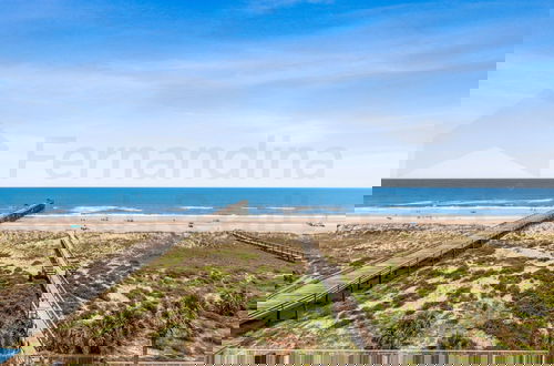 Foto 47 - Upper Unit Condo Overlooking Both the Ocean Pier and Swimming Pool by RedAwning