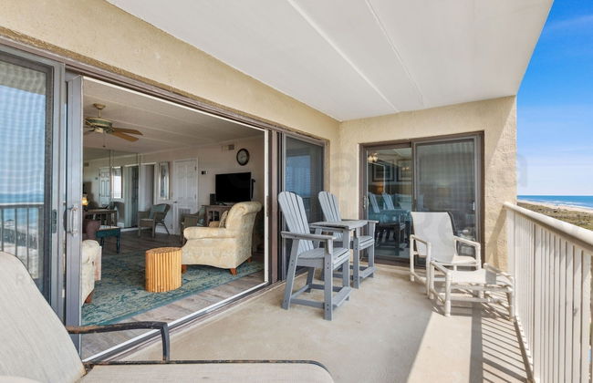 Upper Unit Condo Overlooking Both the Ocean Pier and Swimming Pool by RedAwning - Foto 50