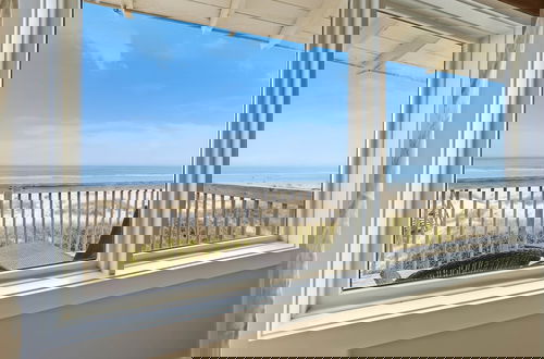 Foto 32 - Oceanfront Pet Friendly Unit by RedAwning