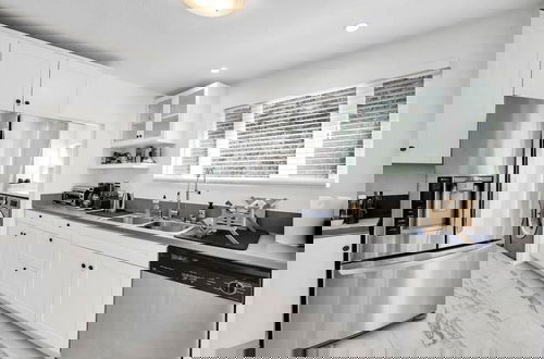 Photo 10 - Burnside by Avantstay Modern, Boho, Chic LA Home