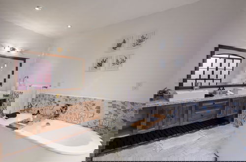Photo 28 - Luxury Apartments with Rooftop & Jacuzzi
