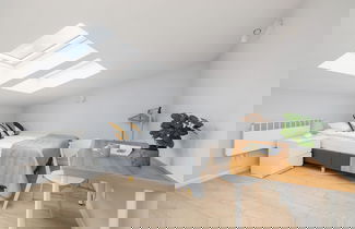 Foto 1 - Apartment With 2 Desks by Renters