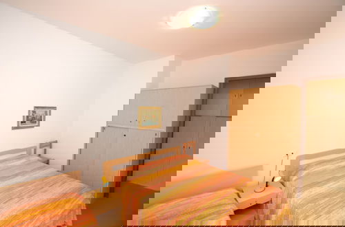 Foto 3 - Luminous Apartment Just Next to the Beach