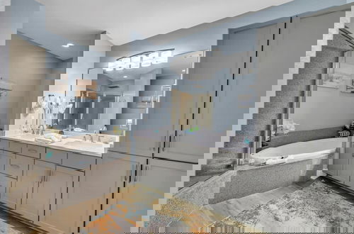 Foto 36 - Laketown Wharf Penthouse 2026