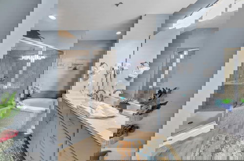 Foto 37 - Laketown Wharf Penthouse 2026