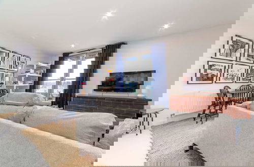 Foto 11 - Beautiful Modern Apartment Centrally Located