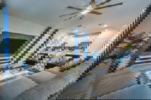 Foto 51 - Storey Lake 8 Bed Lake Front Pool & Spa - 1684str 8 Bedroom Home by RedAwning