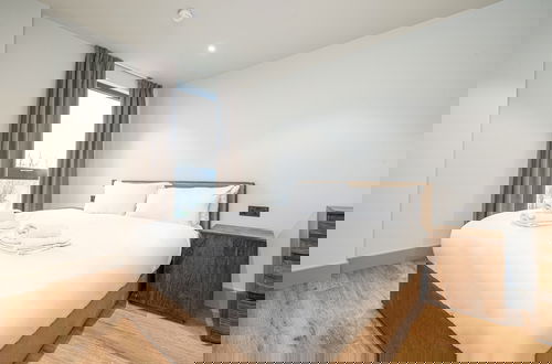 Foto 9 - Chic Modern North London Flat