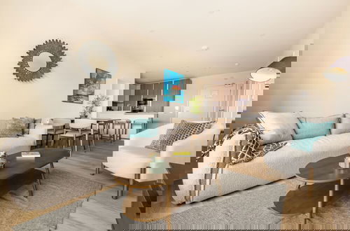 Foto 1 - London Greenford by Charles Hope