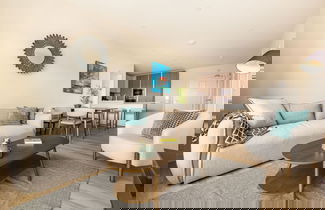 Foto 1 - London Greenford by Charles Hope
