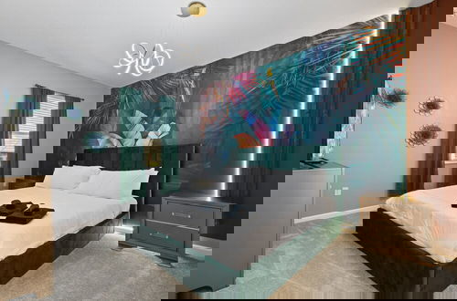 Foto 8 - Family-friendly Luxury Home Near Disney & More