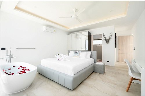 Foto 4 - Luxury 5 Bedroom Modern Villa - KBR17