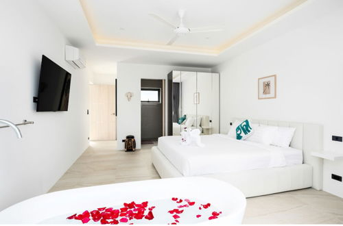 Foto 17 - Luxury 5 Bedroom Modern Villa - KBR17