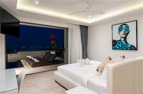 Foto 12 - Luxury 5 Bedroom Modern Villa - KBR17