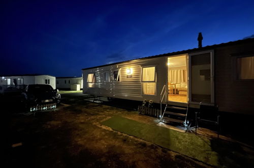 Photo 40 - Impeccable 4-bed Caravan in Clacton-on-sea