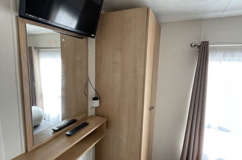 Photo 3 - Impeccable 4-bed Caravan in Clacton-on-sea