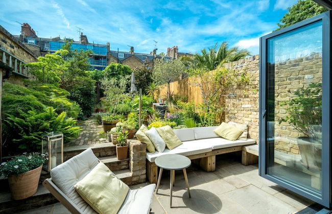 JOIVY Contemporary 2-Bed House W/ Private Garden - Foto 1