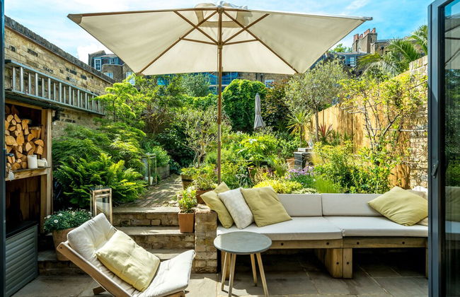 JOIVY Contemporary 2-Bed House W/ Private Garden - Foto 15