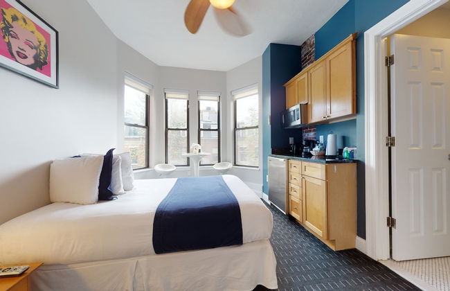 Maverick Suites at 400 Columbus Ave - Foto 15