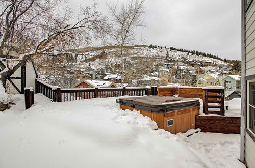 Photo 10 - Hillside Overlook by Avantstay Quiet Mountain Getaway w/ Incredible Views