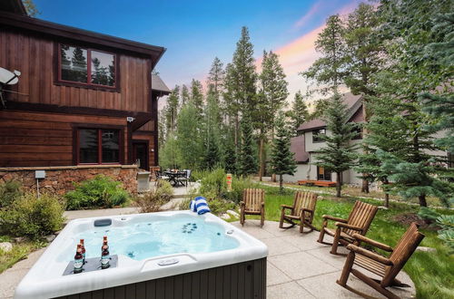 Photo 1 - Peak 8 by Avantstay Spacious Modern Cabin w/ Hot Tub & Views