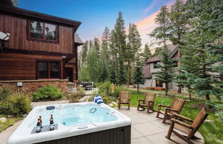 Photo 1 - Peak 8 by Avantstay Spacious Modern Cabin w/ Hot Tub & Views