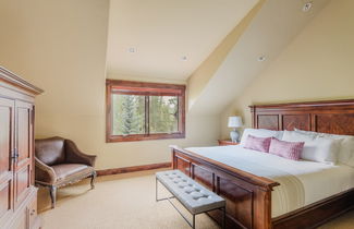 Foto 2 - Peak 8 by Avantstay Spacious Modern Cabin w/ Hot Tub & Views