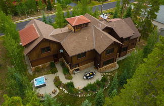 Photo 3 - Peak 8 by Avantstay Spacious Modern Cabin w/ Hot Tub & Views