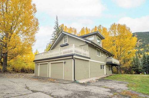 Photo 38 - Bighorn by Avantstay Spacious Ski Cabin w/ Sprawling Porch, Views & Hot Tub