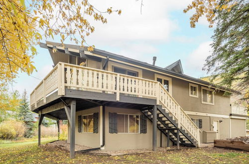 Photo 41 - Bighorn by Avantstay Spacious Ski Cabin w/ Sprawling Porch, Views & Hot Tub