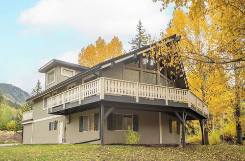 Photo 40 - Bighorn by Avantstay Spacious Ski Cabin w/ Sprawling Porch, Views & Hot Tub