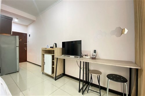 Photo 8 - Cozy Living Studio At Gateway Pasteur Apartment