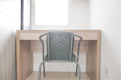 Foto 8 - Minimalist And Comfort Studio At Belmont Residence Puri Apartment