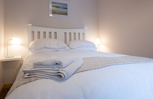 Contemporary One Bedroom Apartment Close To All Amenities In Conservation Area - Photo 7