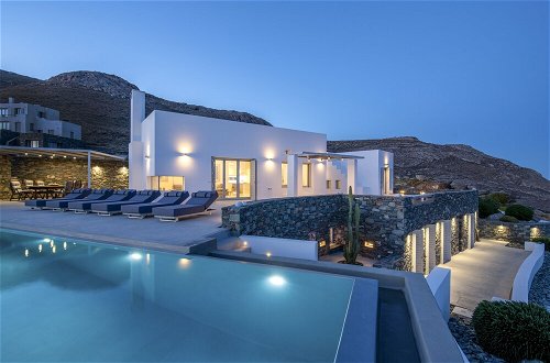 Photo 32 - Luxury Villa With Pool And Sea View..
