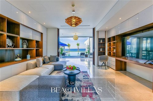 Foto 9 - Brand New Beachfront Villa In Five-star Resort