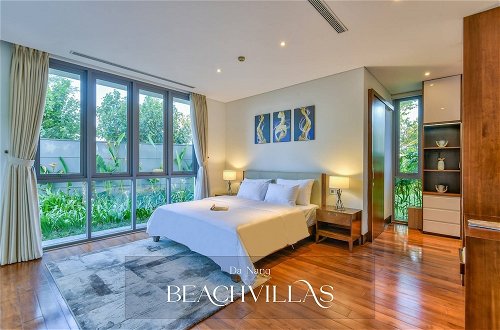 Foto 5 - Brand New Beachfront Villa In Five-star Resort