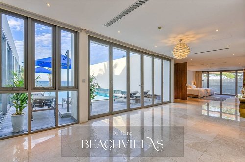 Foto 1 - Brand New Beachfront Villa In Five-star Resort