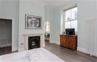 Photo 2 - Chic, Newly Renovated Studio Apartment in Angel