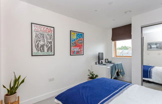 Photo 1 - Bright 2 Bedroom Apartment Near Victoria Park