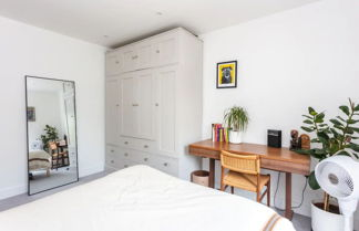 Foto 2 - Bright 2 Bedroom Apartment Near Victoria Park