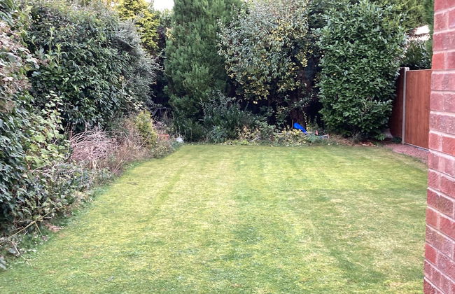 Spacious Detached Bungalow With Ample Parking - Photo 55
